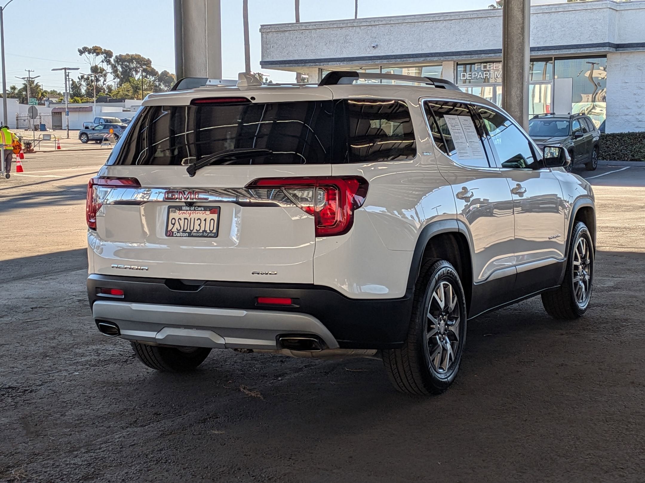 2023 GMC Acadia SLT