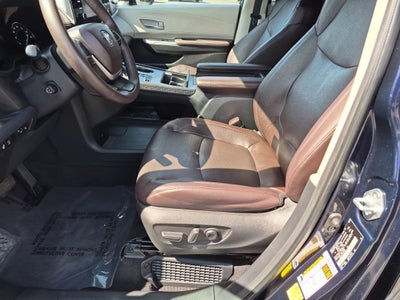 2023 Toyota Sienna Platinum