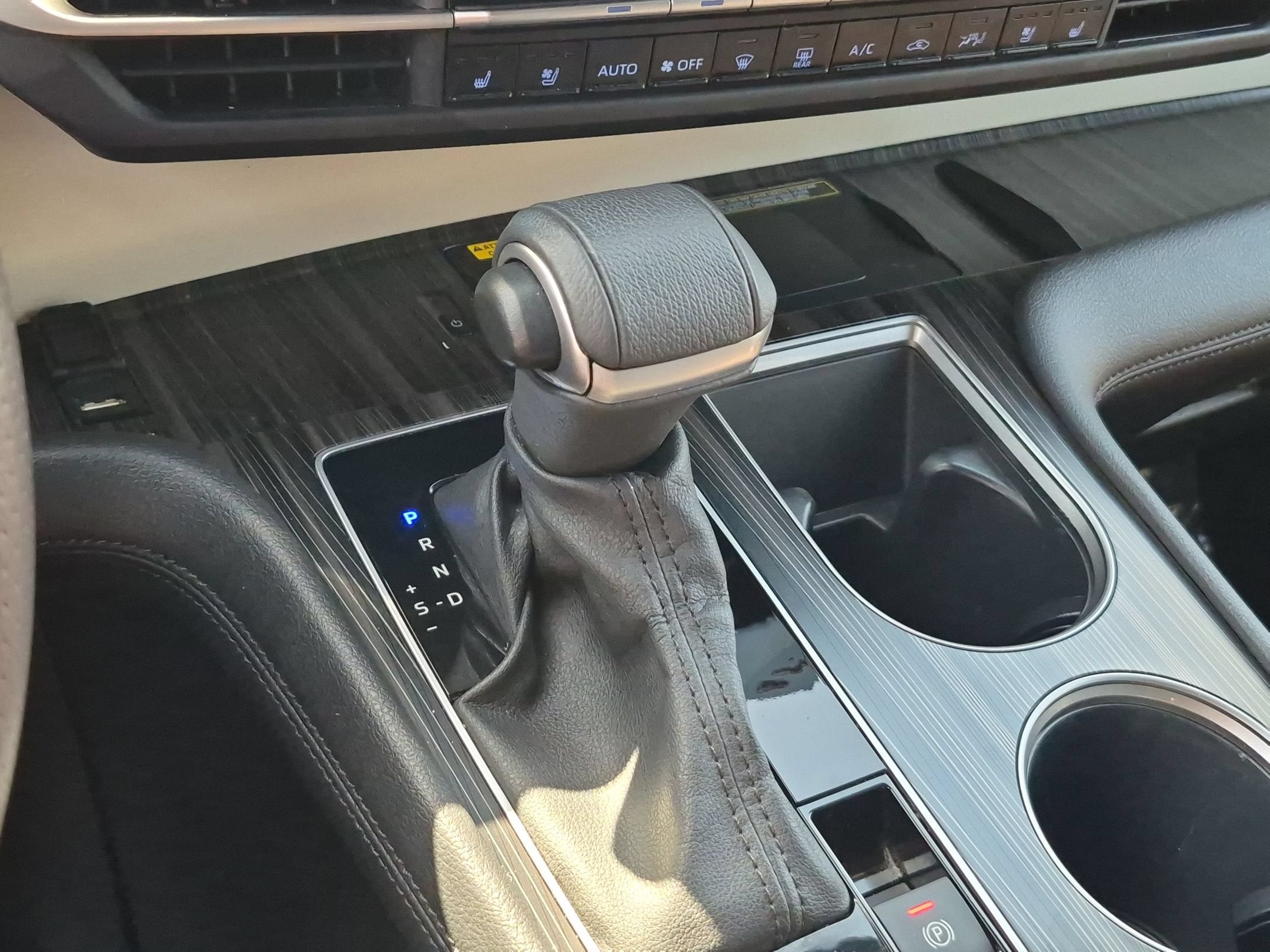 2023 Toyota Sienna Platinum