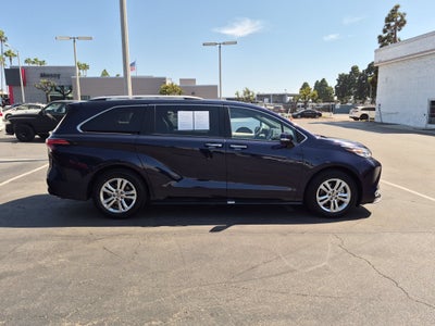 2023 Toyota Sienna Platinum