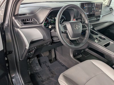 2025 Toyota SIENNA XLE XLE