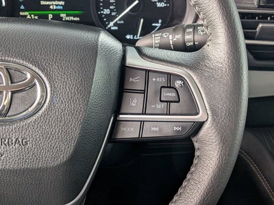 2025 Toyota SIENNA XLE XLE