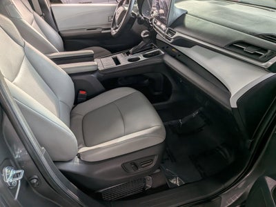 2025 Toyota SIENNA XLE XLE
