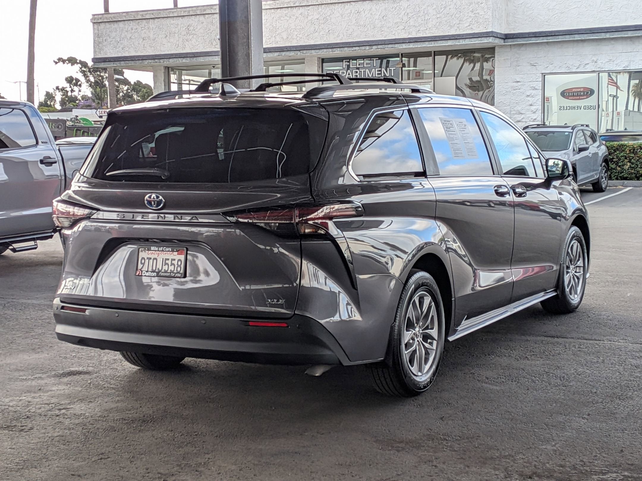 2025 Toyota SIENNA XLE XLE