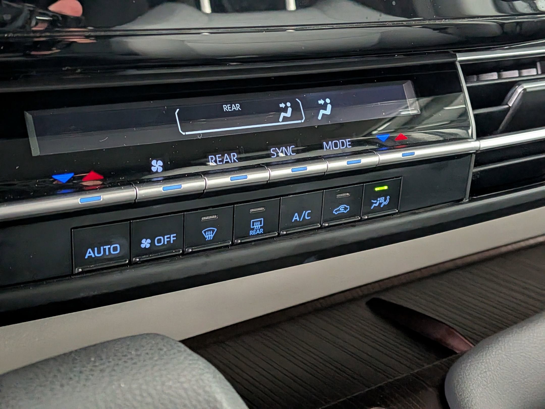 2022 Toyota SIENNA LE LE