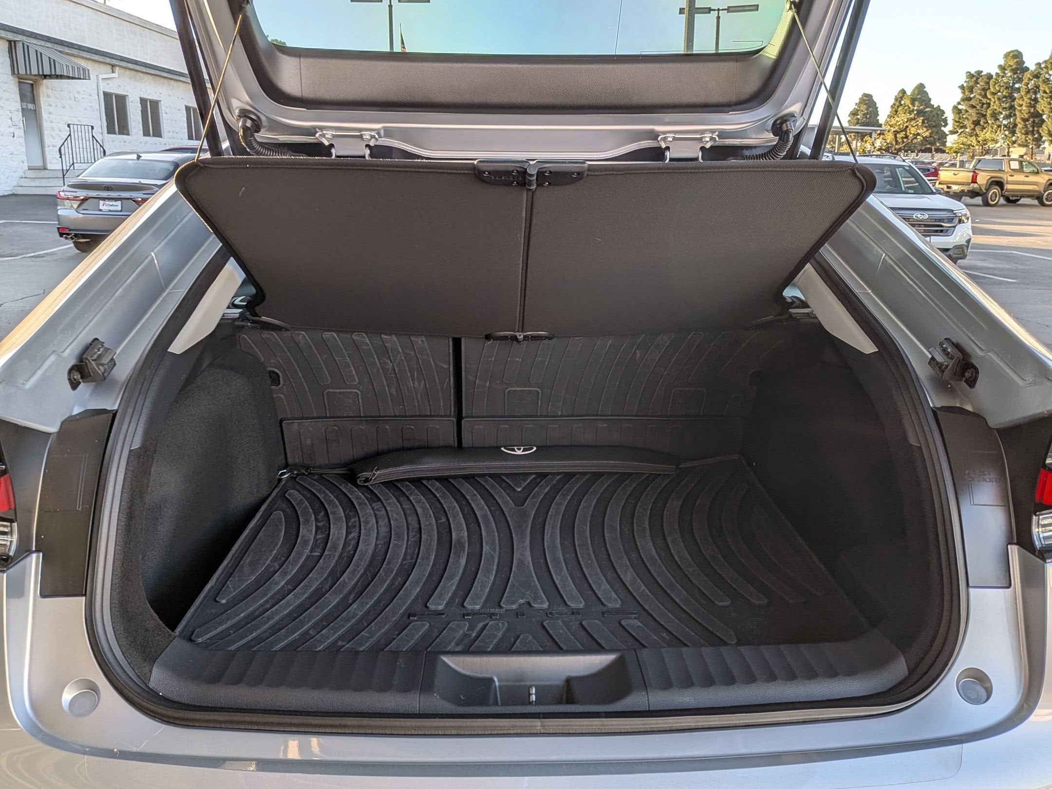 2024 Toyota PRIUS XLE