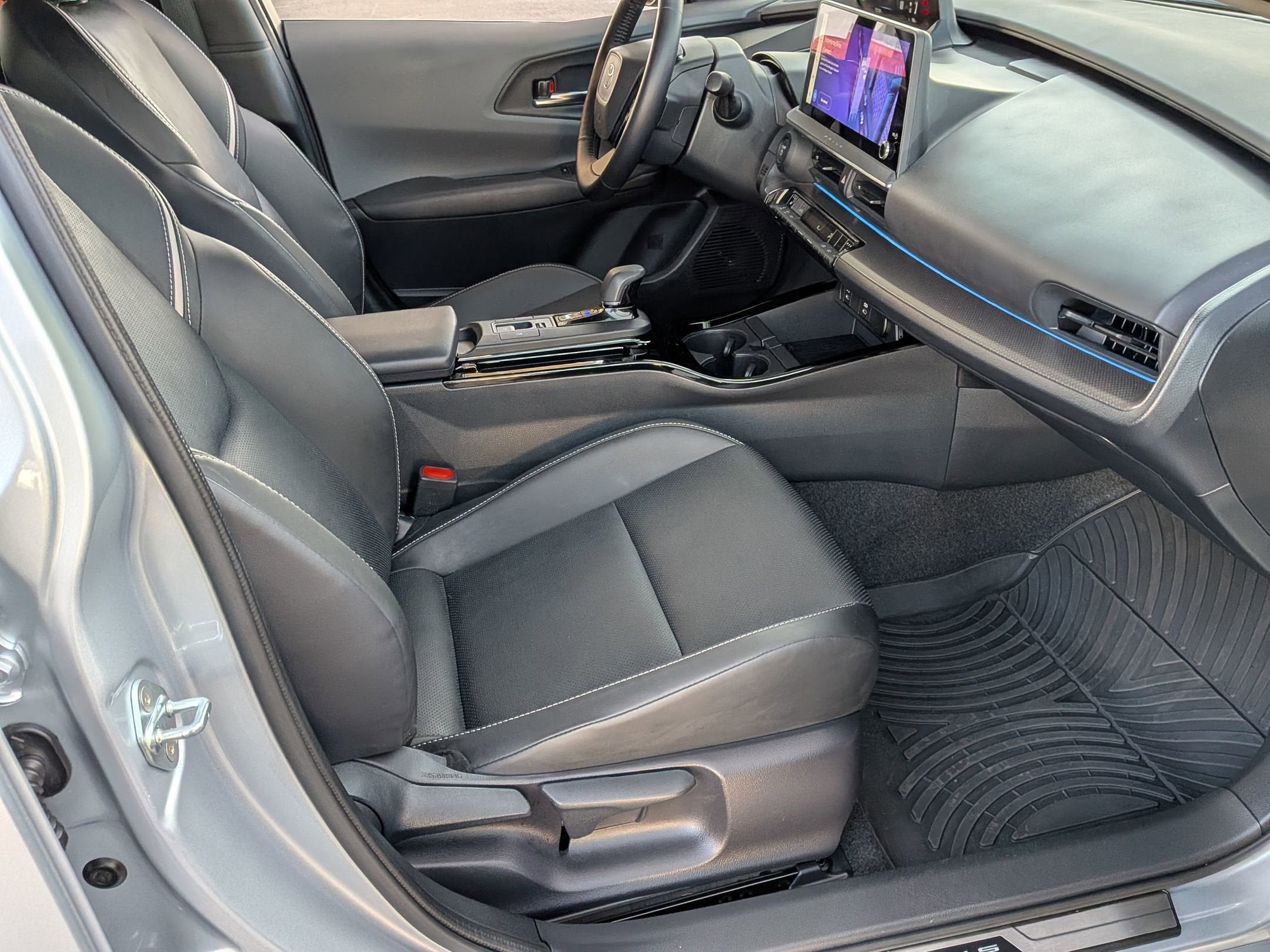 2024 Toyota PRIUS XLE