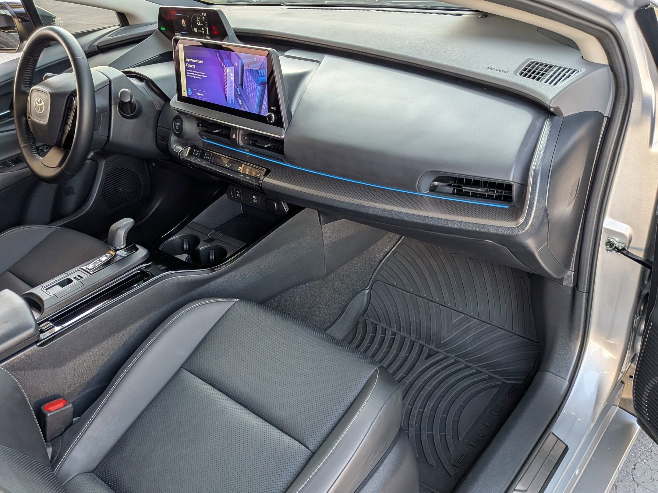 2024 Toyota PRIUS XLE