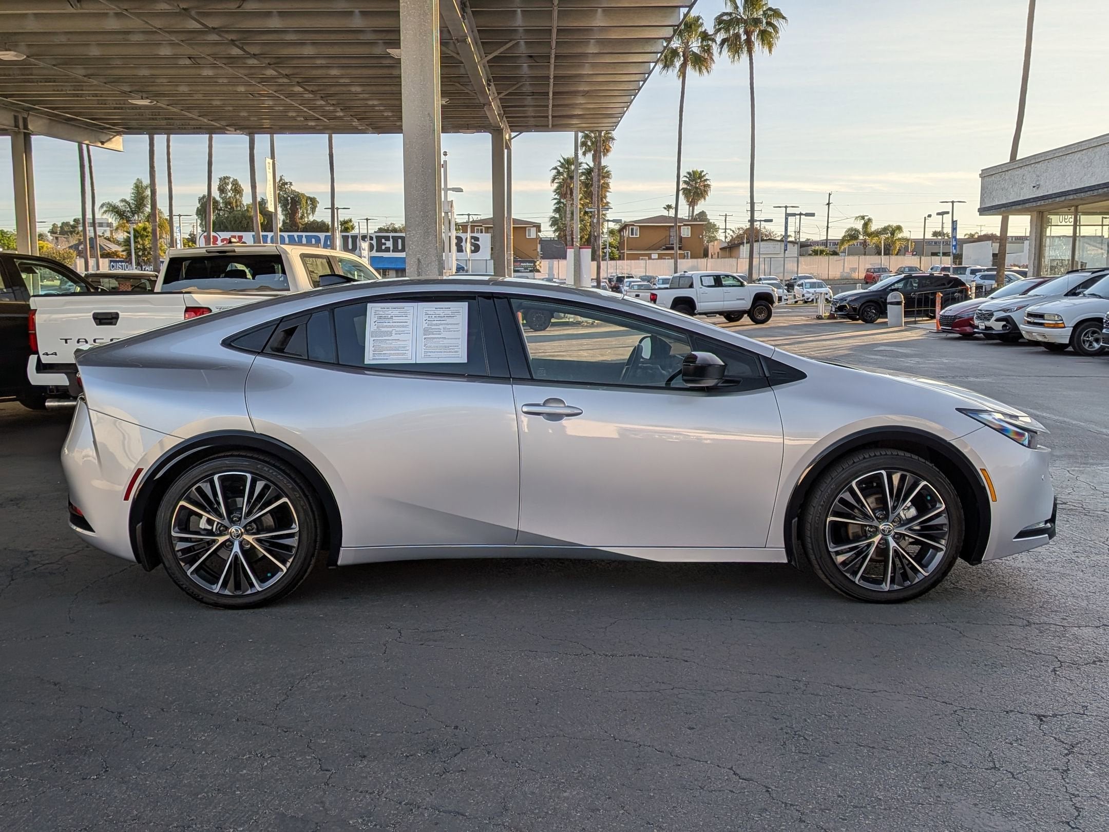 2024 Toyota PRIUS XLE