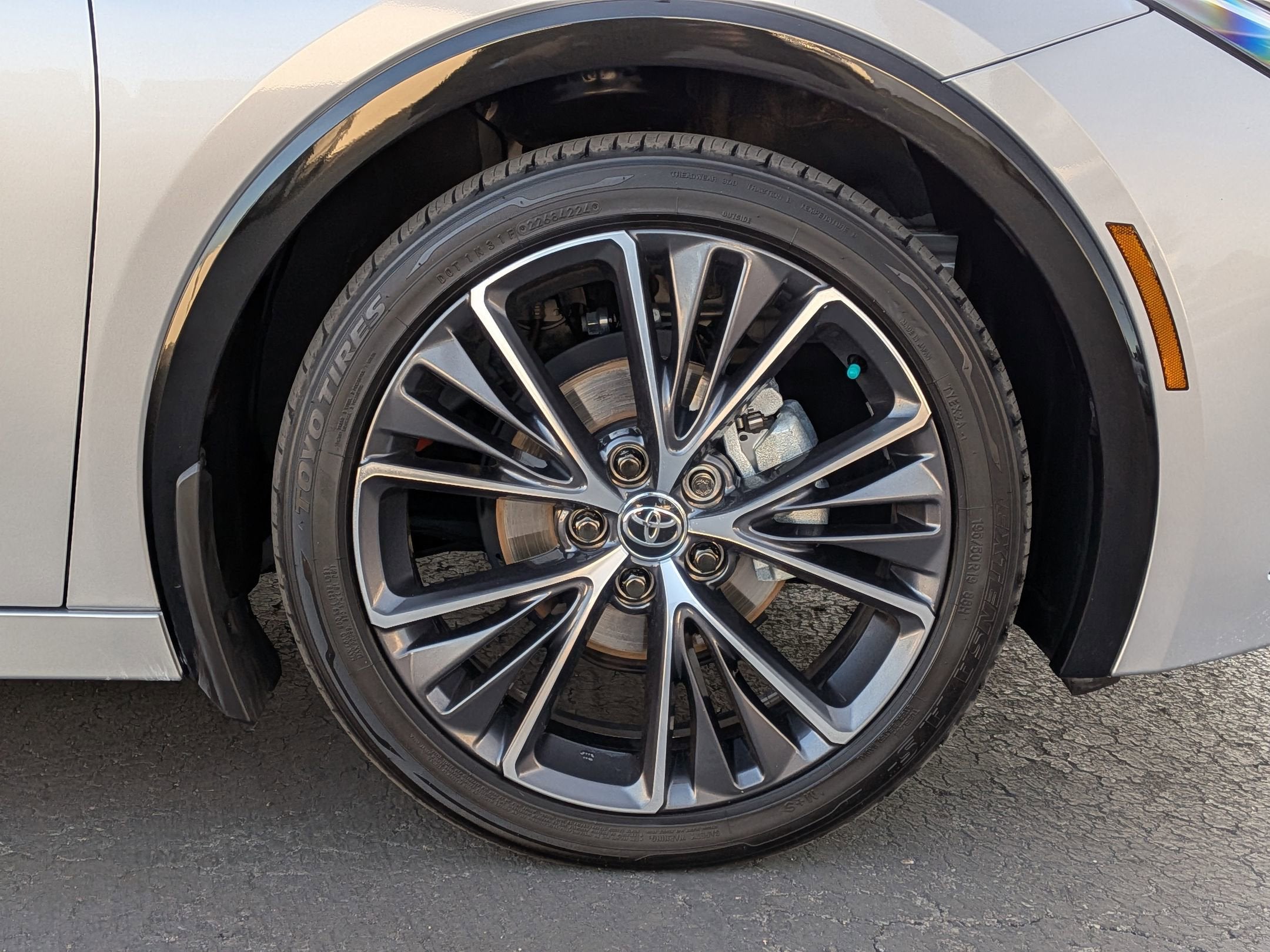 2024 Toyota PRIUS XLE