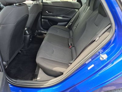 2025 Hyundai Elantra SE
