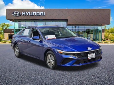 2025 Hyundai Elantra SE